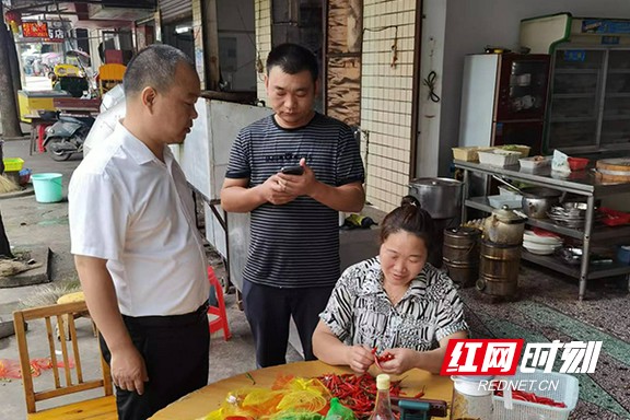 南县青树嘴镇:落地落实两个责任 守住食品安全关口
