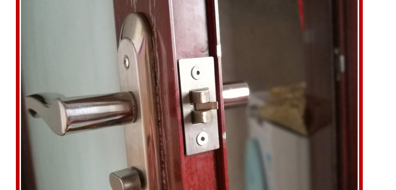 卫生间铝合金门锁更换