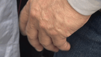 手抖是什么原因?