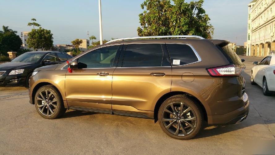 锐界棕色的尊锐,配什么颜色车载行李箱好看呢