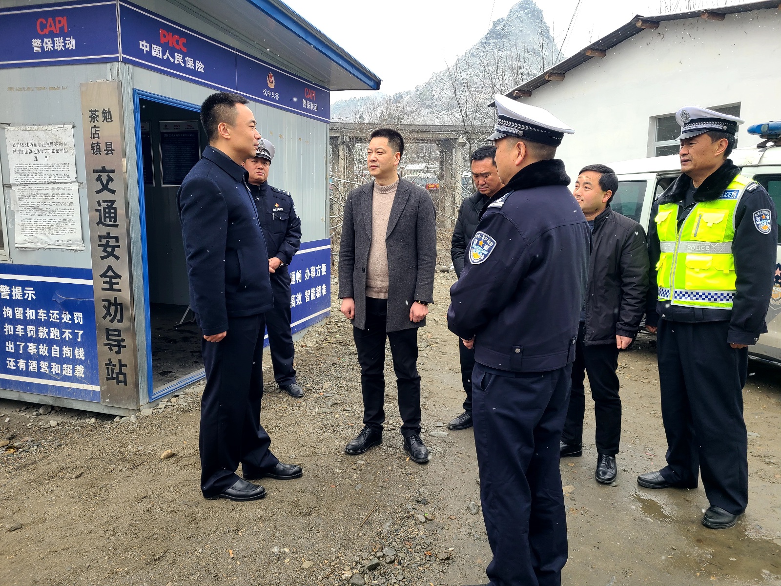 勉县副县长,公安局长检查指导应对恶劣天气道路交通安全工作