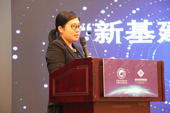 邑通软件章佳:智慧企业应像人一样自己去变聪明