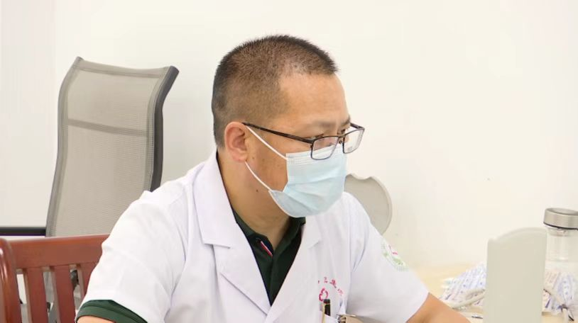 扎根大山30年,庆国医生辛苦了!