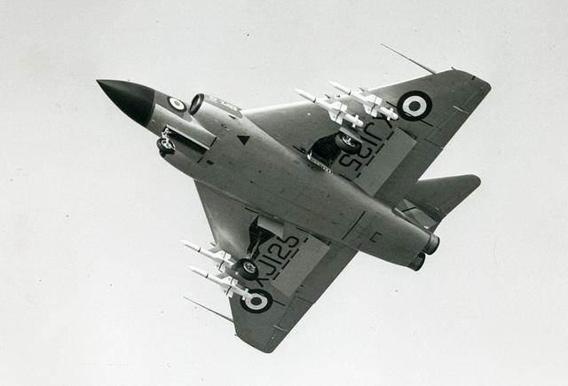 标枪战斗机生产了436架,只在英国空军服役,服役时间也不长,1968年就