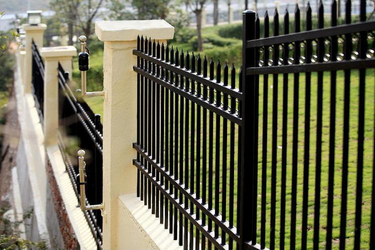 家庭住宅锌钢铁艺护栏 带花锌钢防攀爬围栏 金属围墙防护栏