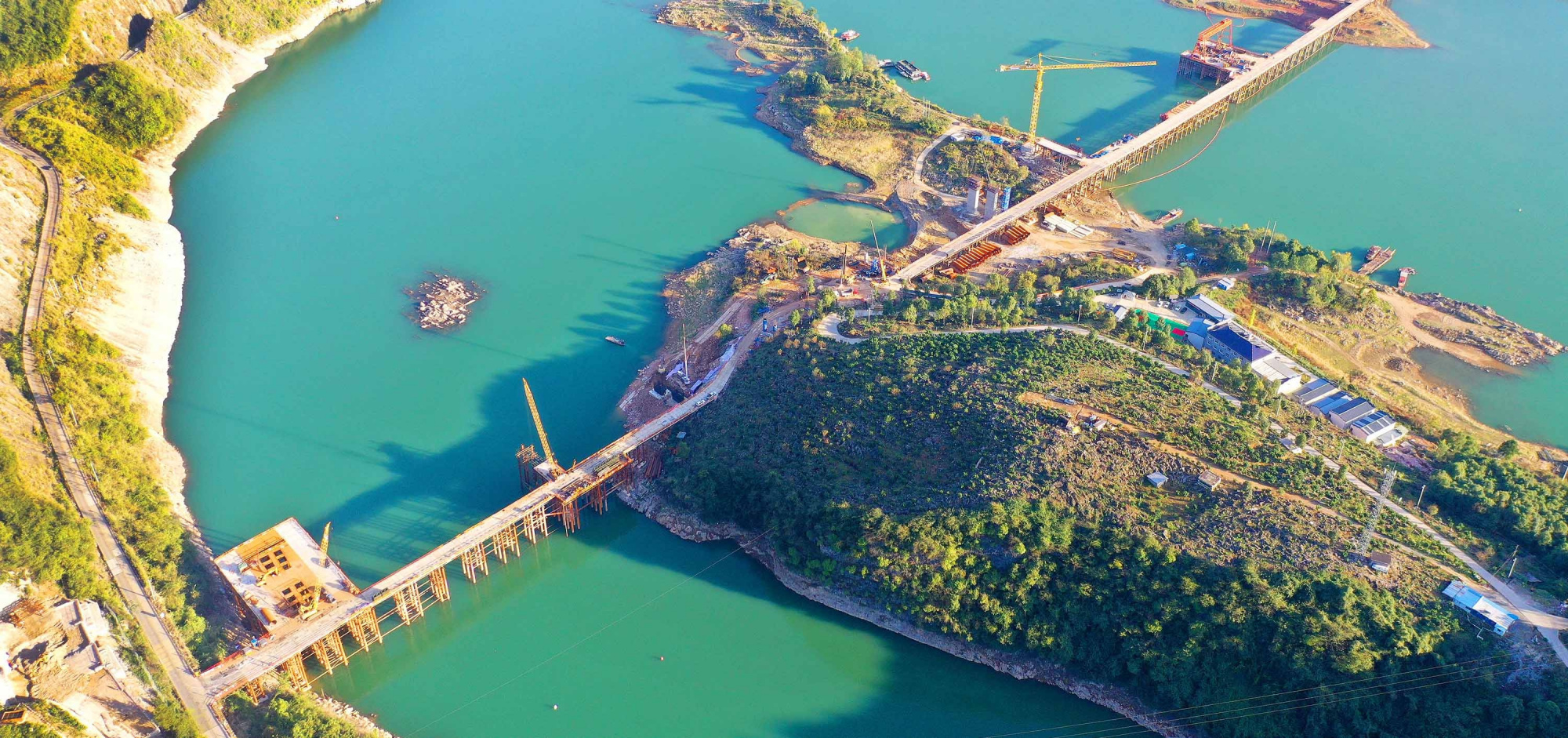 炉慈高速高架桥紧张施工保工期「中经视觉」