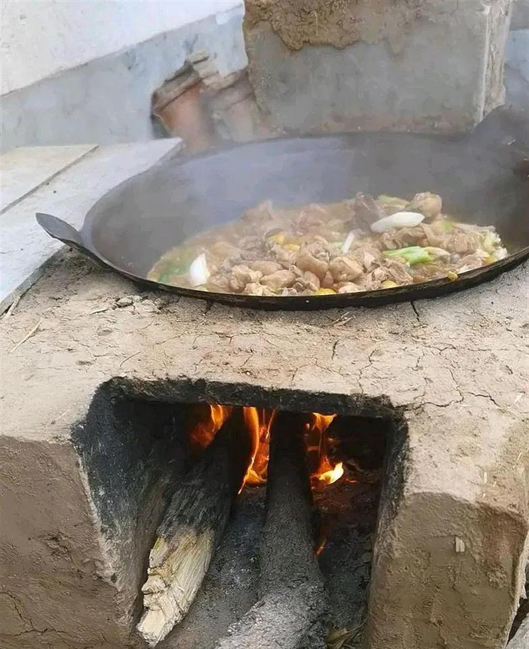 有多少人喜欢这农村大锅饭?