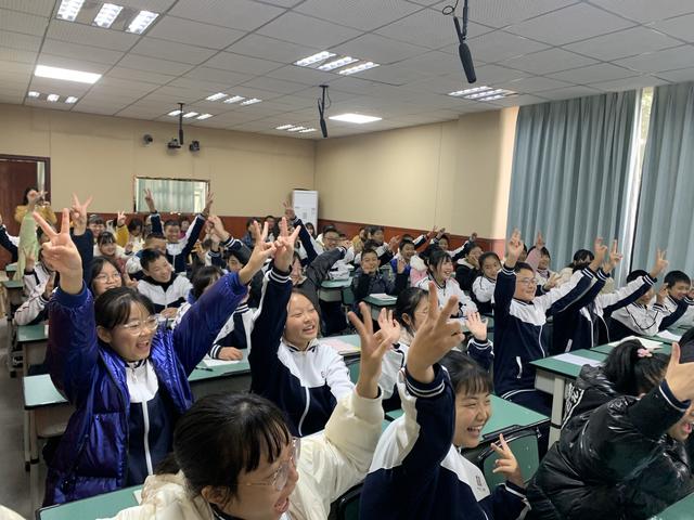 丹棱县第二中学校开展主题班会展示学习活动(二)