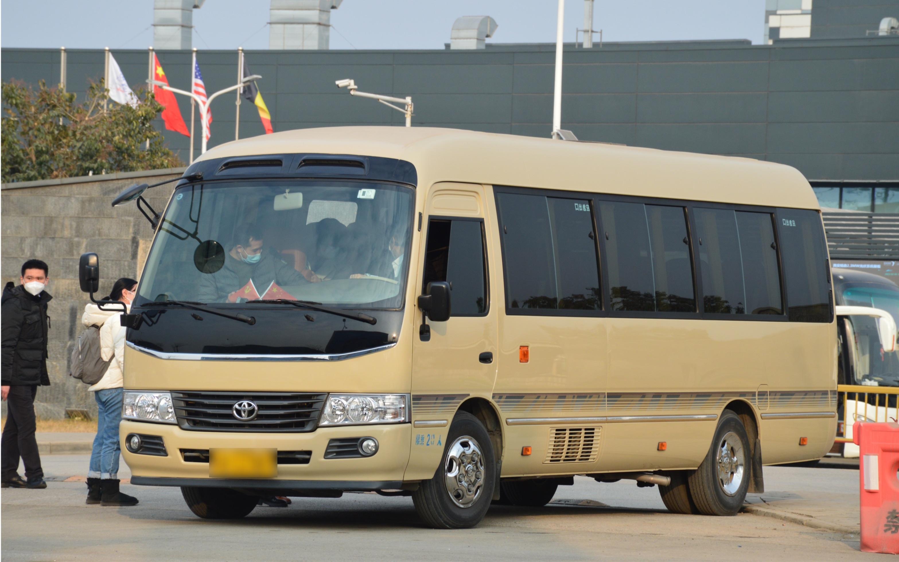 丰田考斯特的历代车型及高端定制