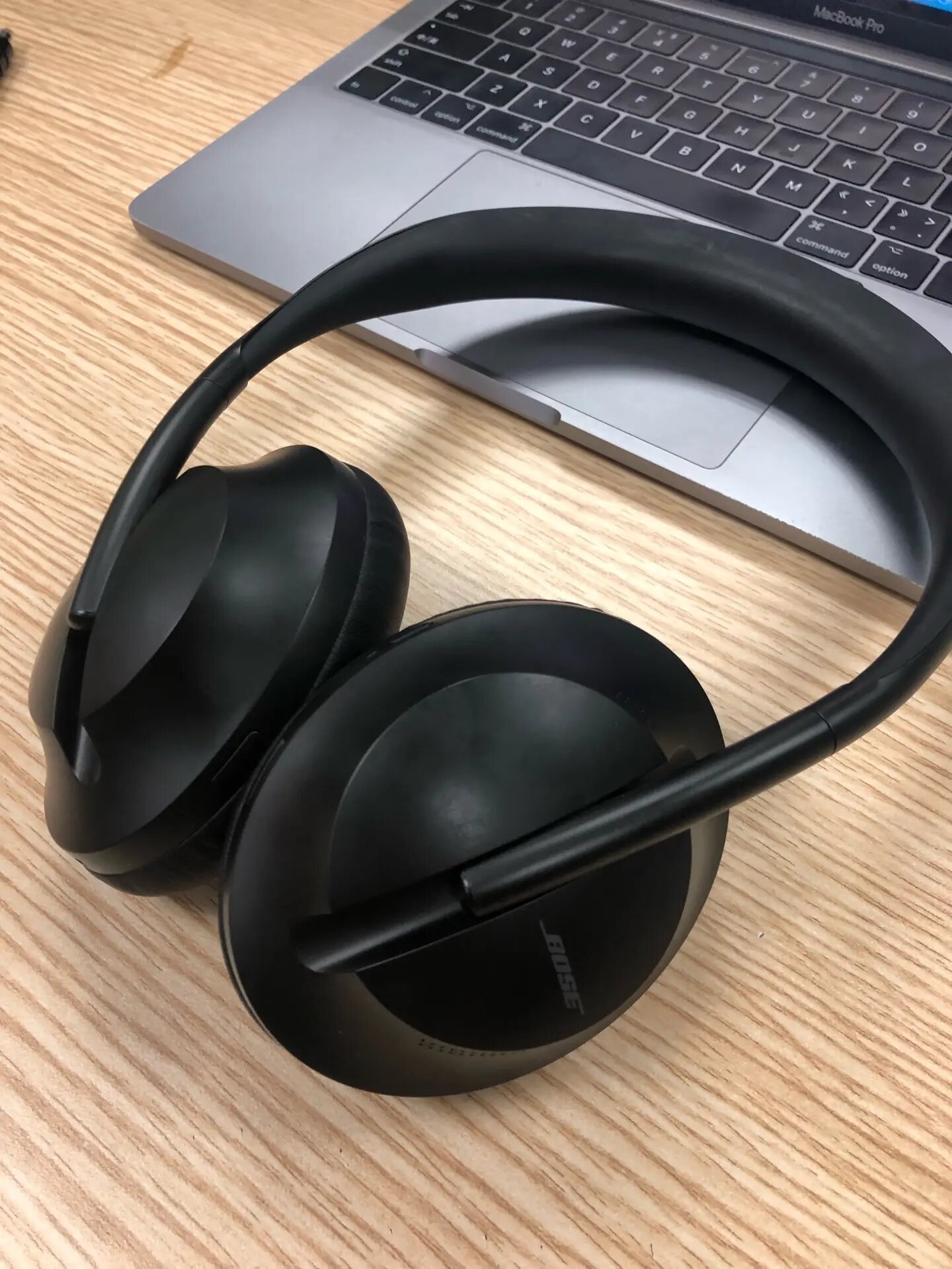 bose700无线消噪耳机:全天候佩戴,极致音质体验