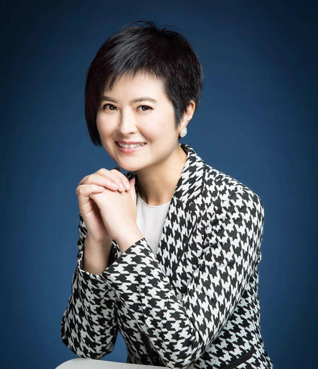 央视铁娘子张泉灵50岁跨界投资女王如何用十年刷新女性创业天花板?