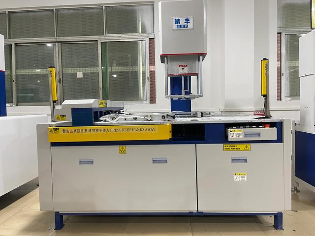 吊牌自动清废机