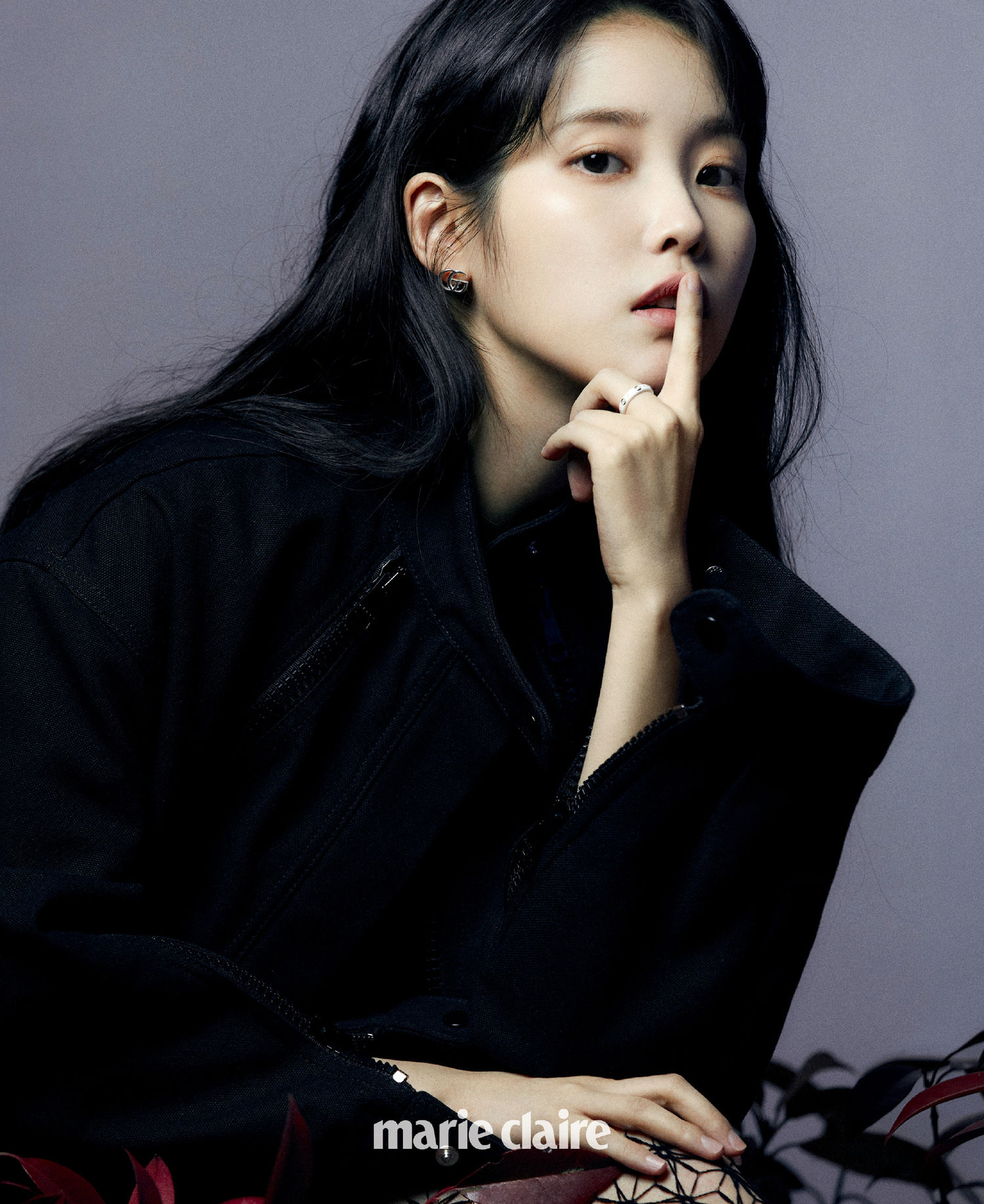 iu登上《marie claire korea》三月刊封面画报