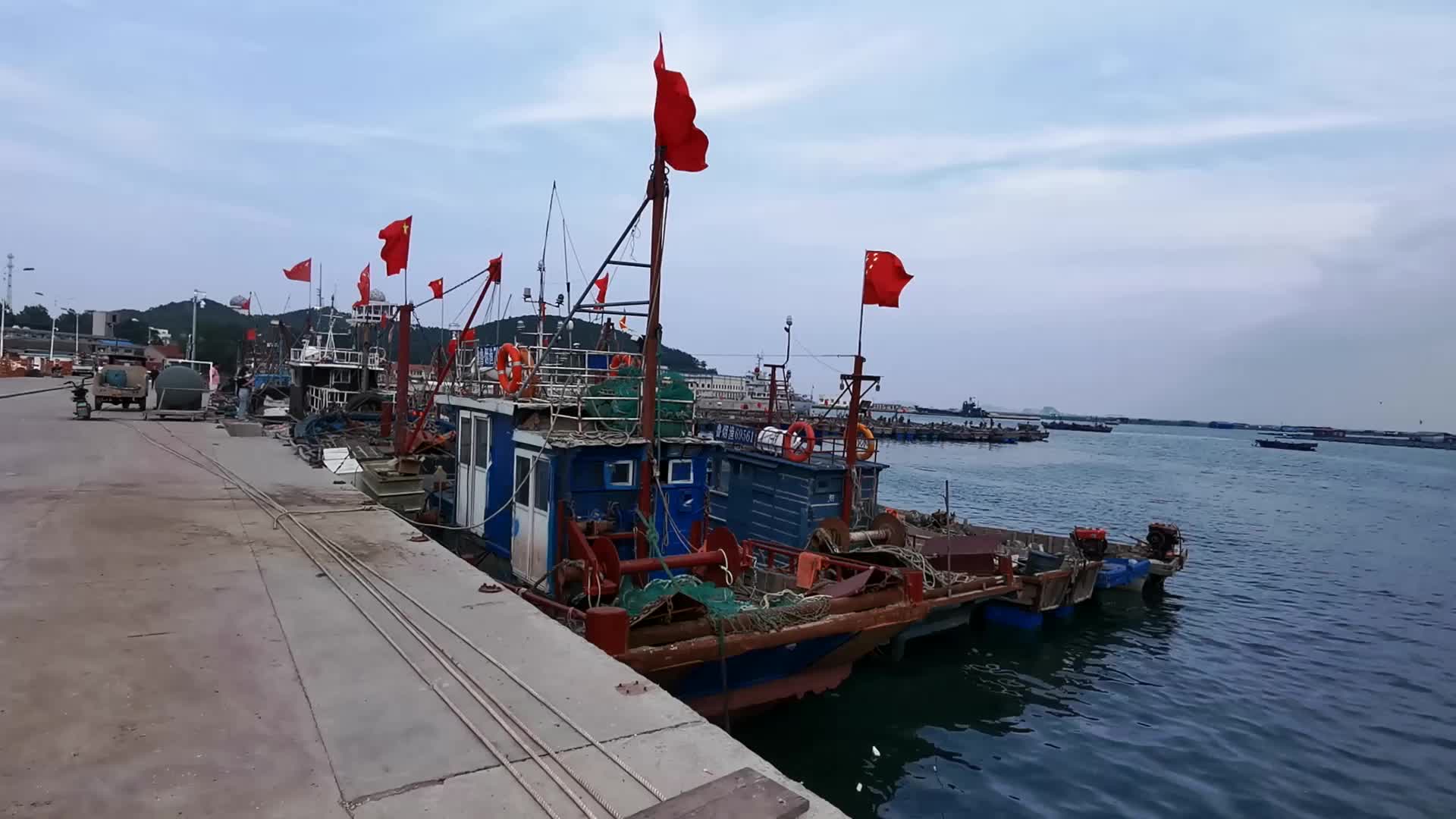 开海倒计时!烟台东口码头渔船整装待发,渔民期待丰收第一网