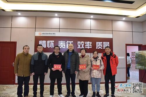 江西省国资委领导走访慰问江西冶金职院困难党员同志