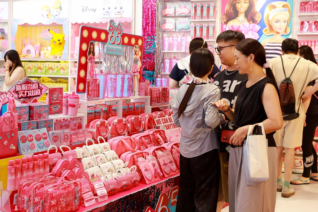 名创优品上海正大广场旗舰店盛大开业 "粉色浪潮"引领购物新体验