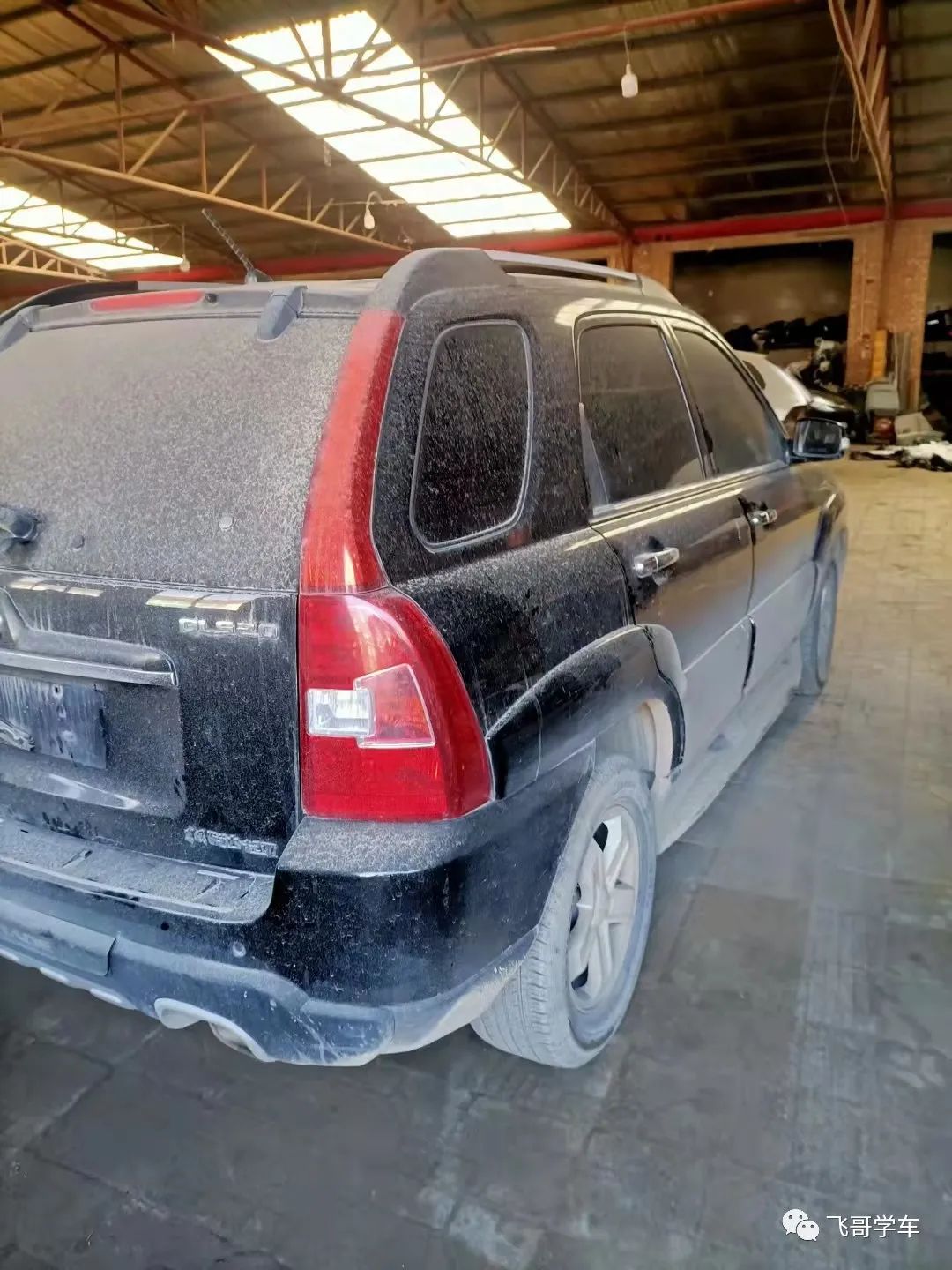 起亚狮跑拆车件作业