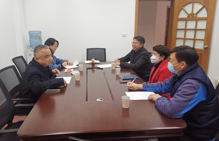 柳洪走访慰问联系专家