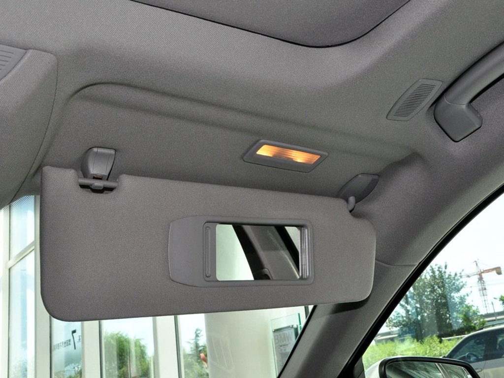 宝马五系天窗遮阳板怎么关