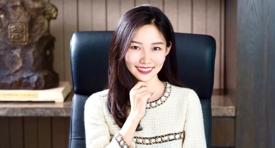 95后女生花近2亿元买下a股公司股份,褚一凡真不凡?父母涉虚假案