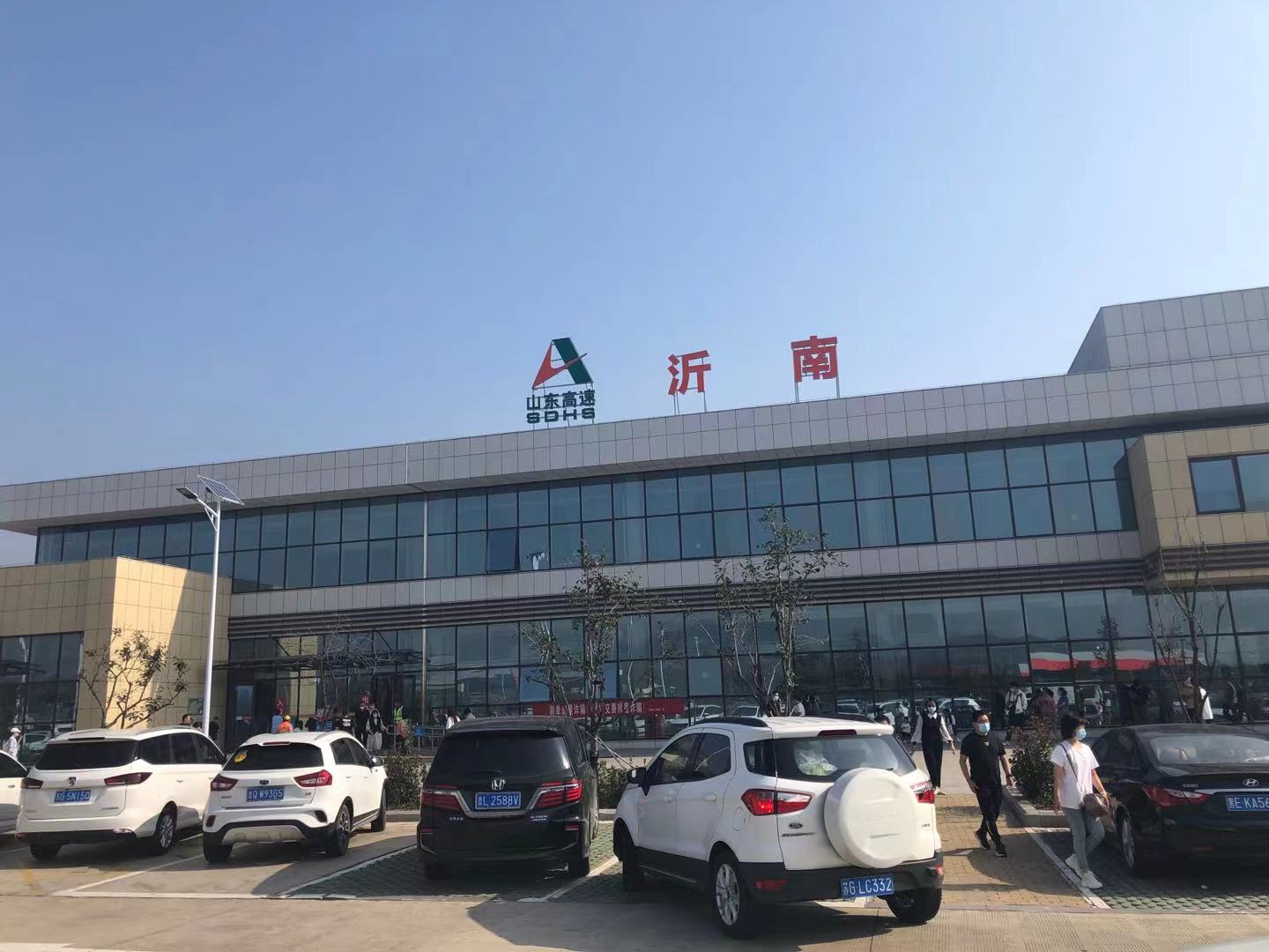 京沪高速沂南服务区建的不错啊,还和对向服务区相通