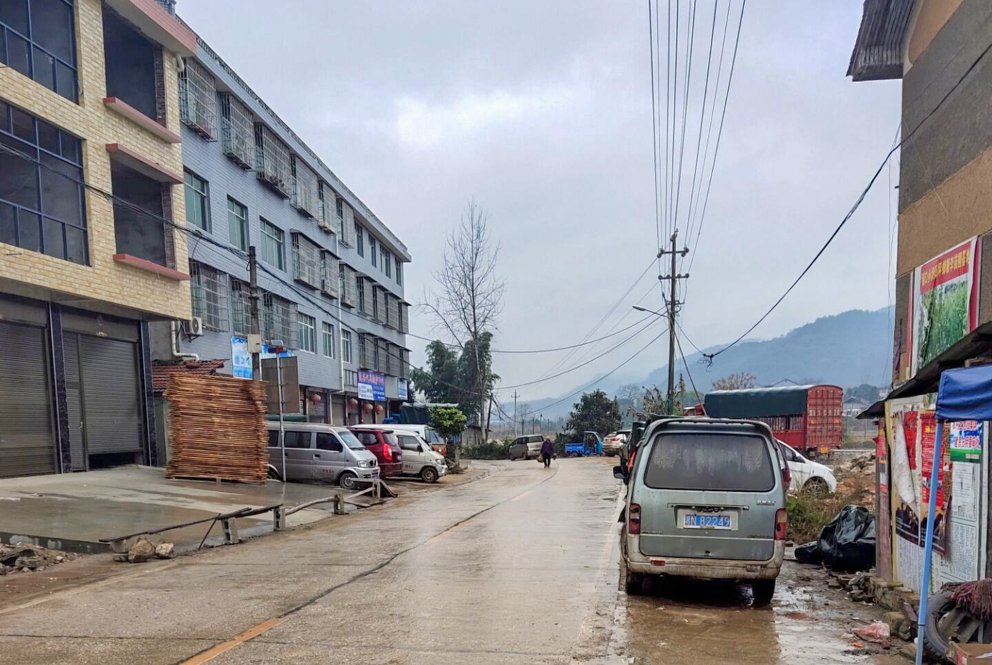 藕团乡马路市场整治初见成效