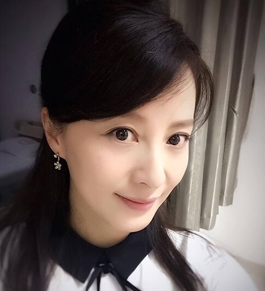演员徐露:嫌丈夫不好看,婚后不要孩子,今48岁和19岁女儿似姐妹