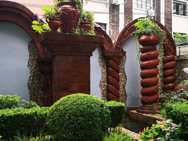 上海街头的朱丽叶阳台,有一狮子守候,热恋情人必朝拜之地