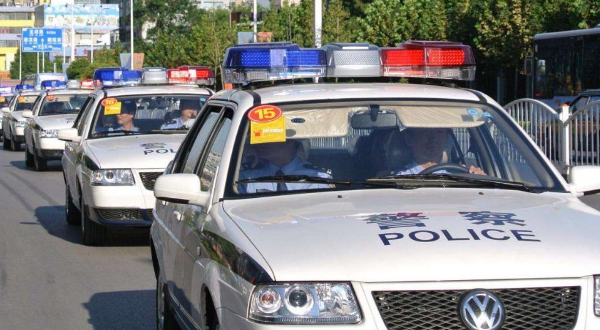 中国警车为啥有的喷印"警察,有的喷印"公安?有何区别?