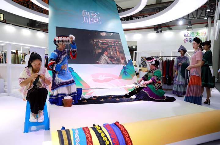 丝鹿东方·2021中国国际丝绸博览会杭州启幕