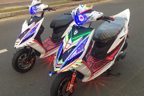 "鬼火"实际上是雅马哈品牌下的一款踏板摩托车,其英文名称为rsz,配备