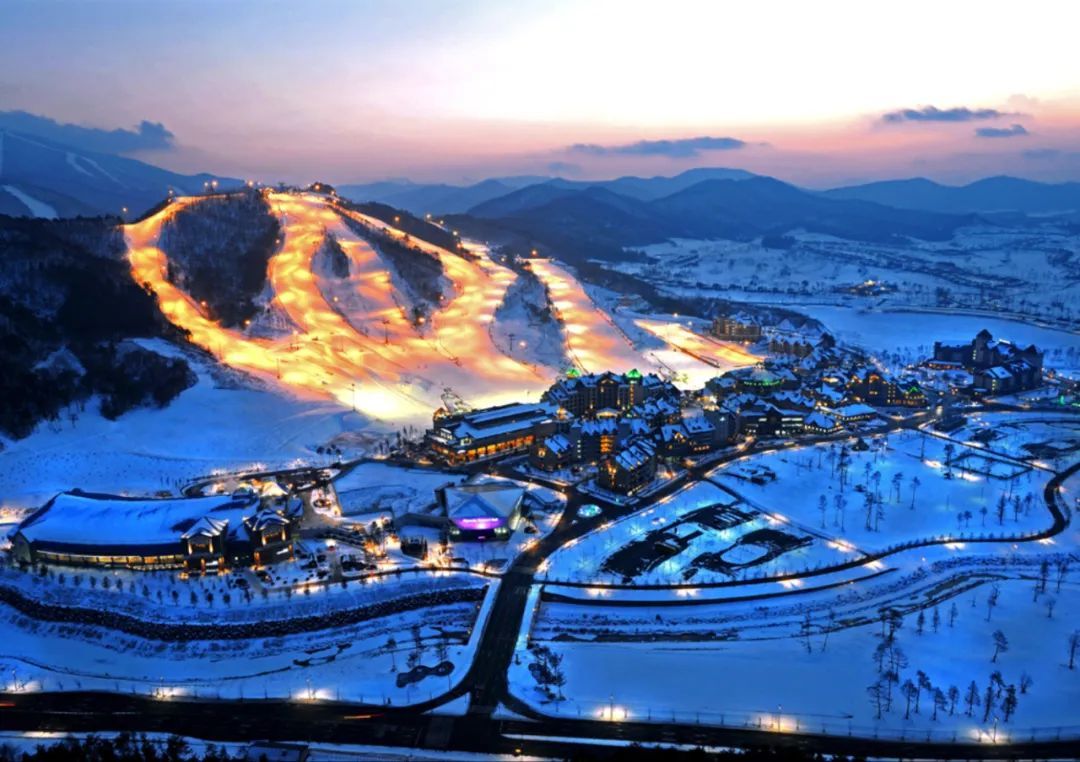七山滑雪图片