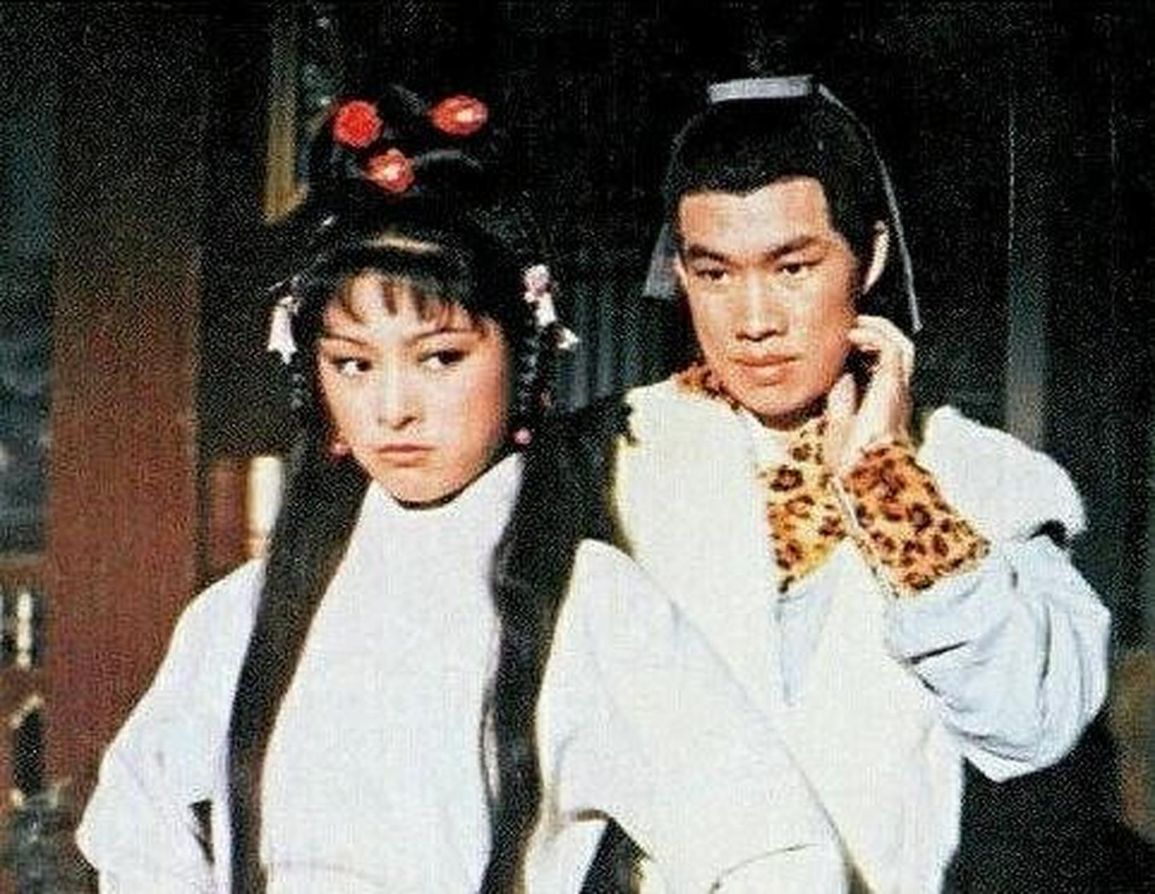 76剧版白彪米雪,77影版傅声恬妞,83剧版黄日华翁美玲,88剧版黄文豪