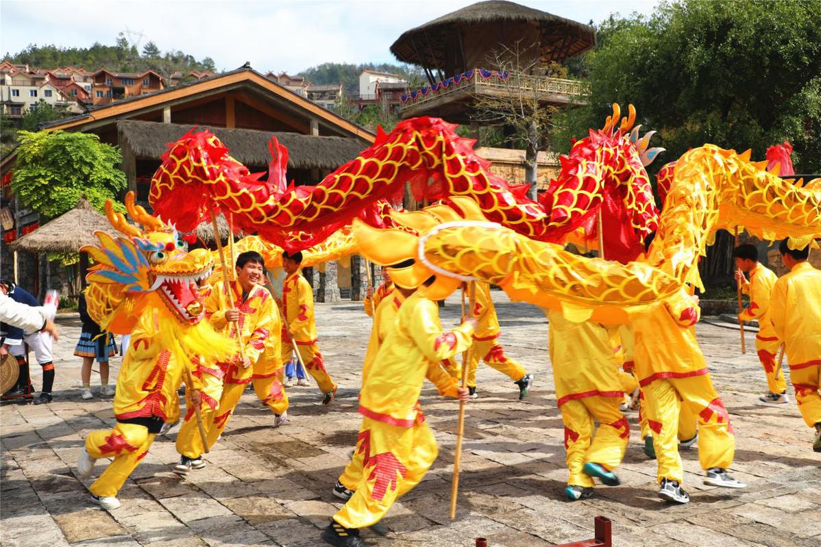 广西南丹推出多场场民俗文化活动"龙舞新春"