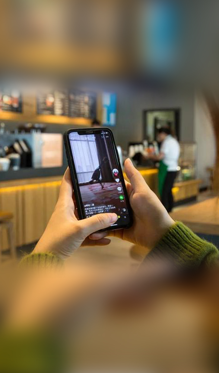 越刷越心累,86.1%受访者表示会漫无目的刷手机