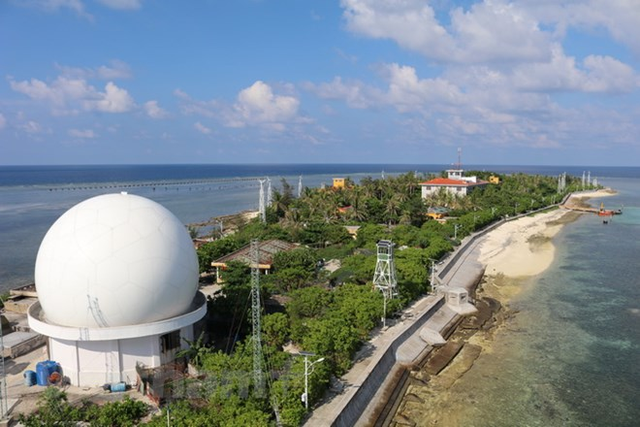 最新卫星图片显示,鸿庥岛已经被越南扩大数倍,面积超过南薰礁