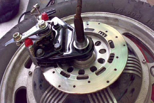 电动车碟刹太紧了怎么调松