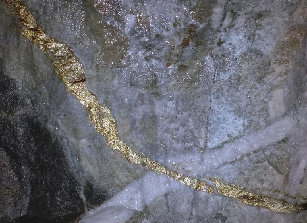 山东莱州发现巨大金矿,矿体延伸深远,厚度惊人
