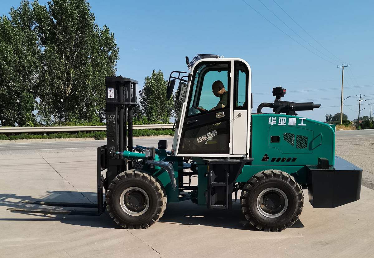 5吨四驱越野叉车