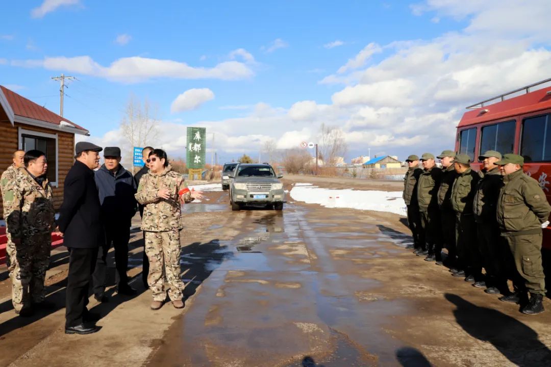 陈佰山到库都尔林业局有限公司检查指导森林防灭火工作