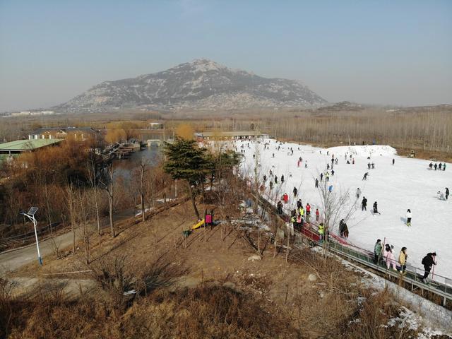 峄山滑雪场图片