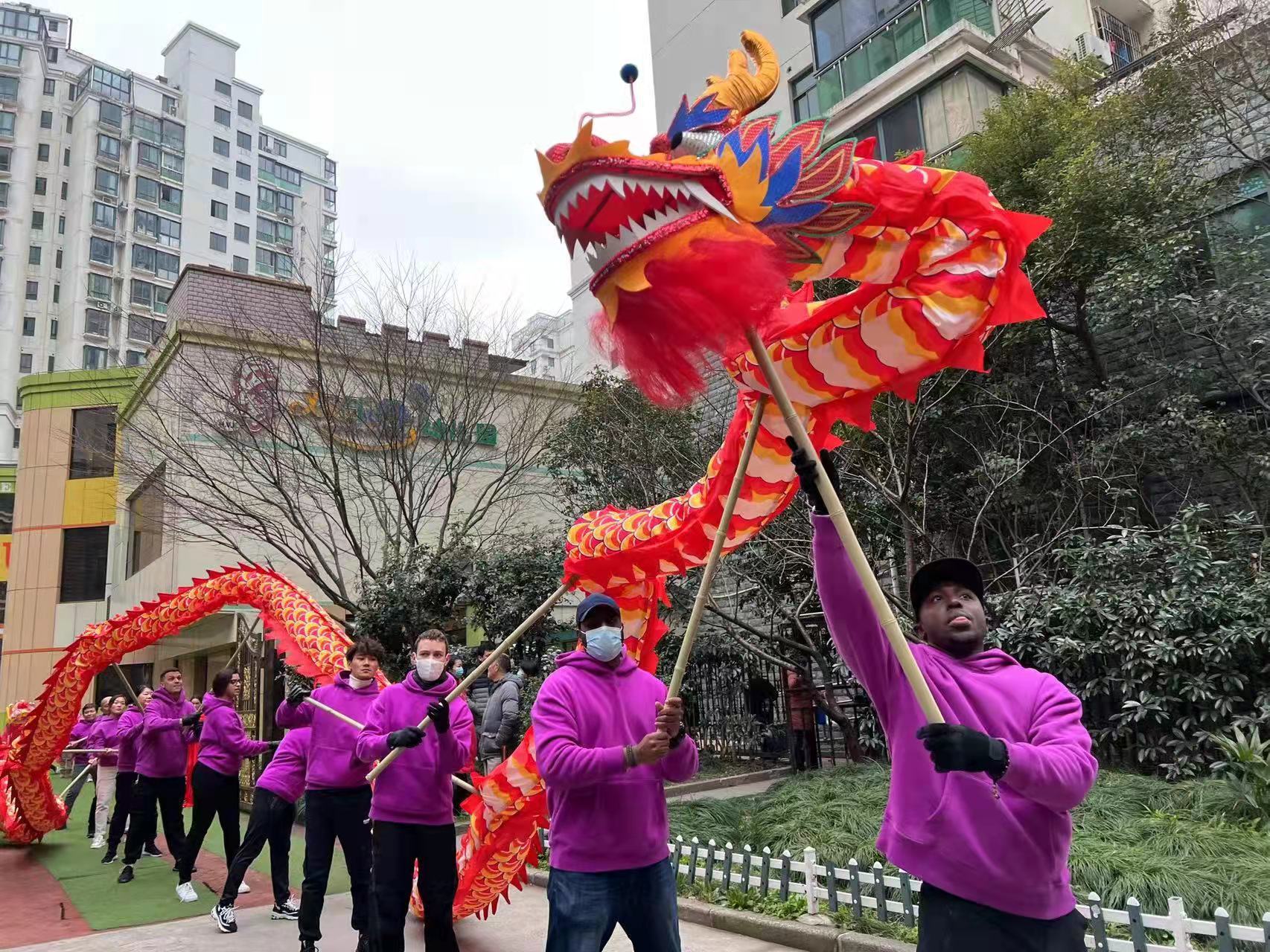 萌娃舞龍鬧元宵,幼兒園成