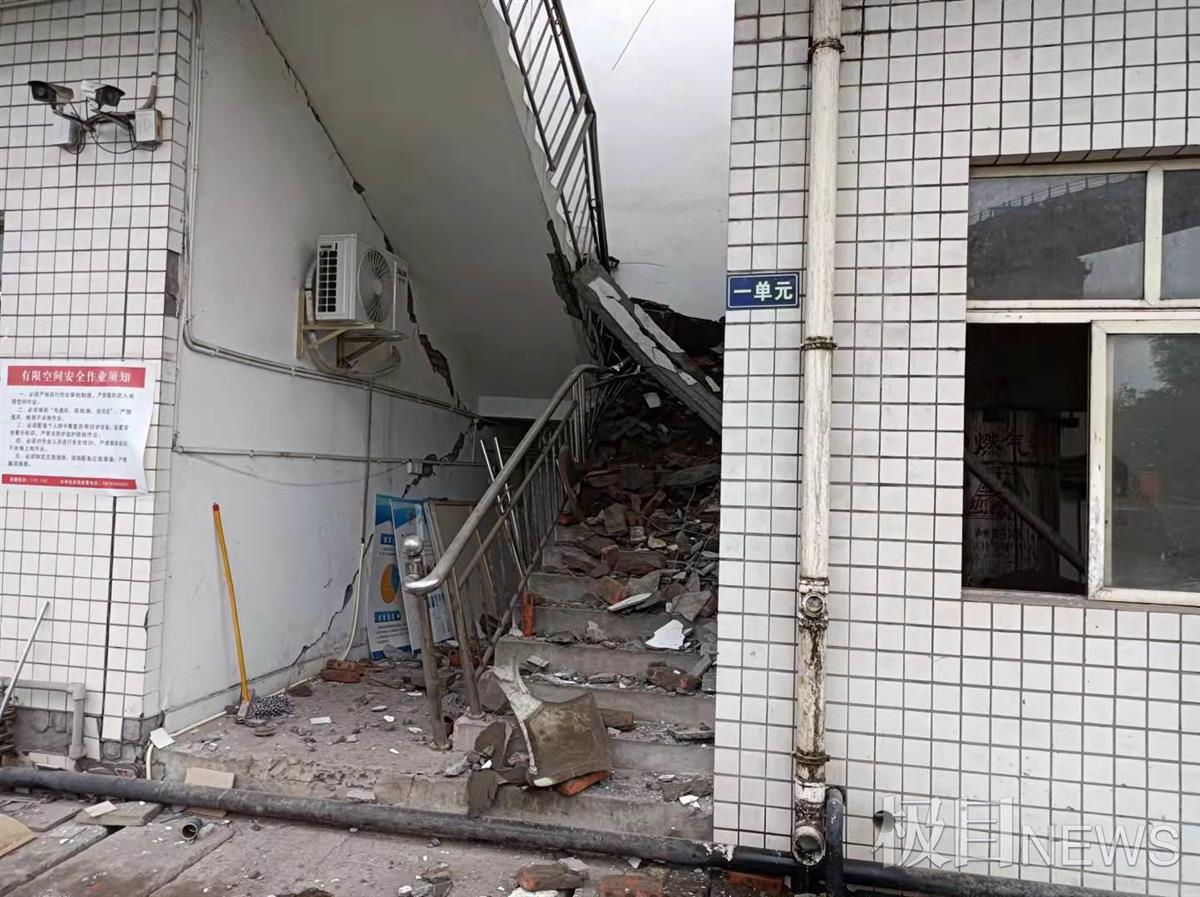 探访地震致200余吨高浓度白酒泄漏的泸州酒厂:仓库严重受损,消防员