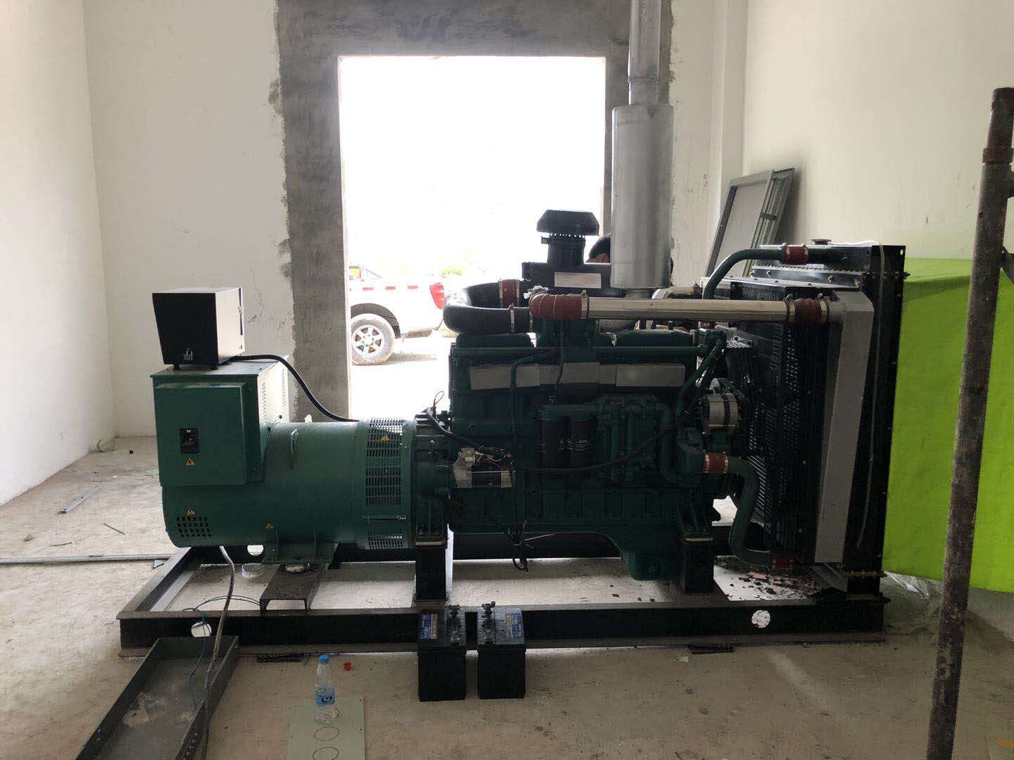 乾能350kw发电机组安装完毕