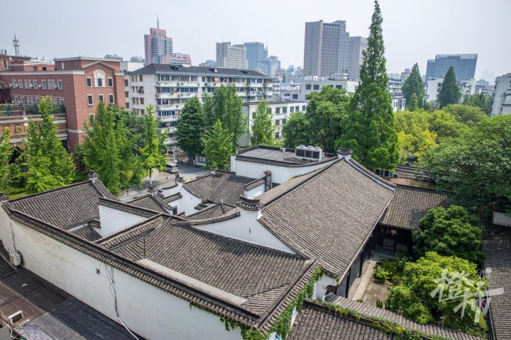 出任湖南巡抚,兵部侍郎,云贵总督,直隶总督……70岁官至体仁阁大学士