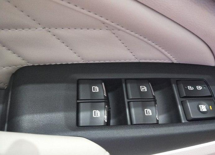 传祺gm8电动门开关在哪