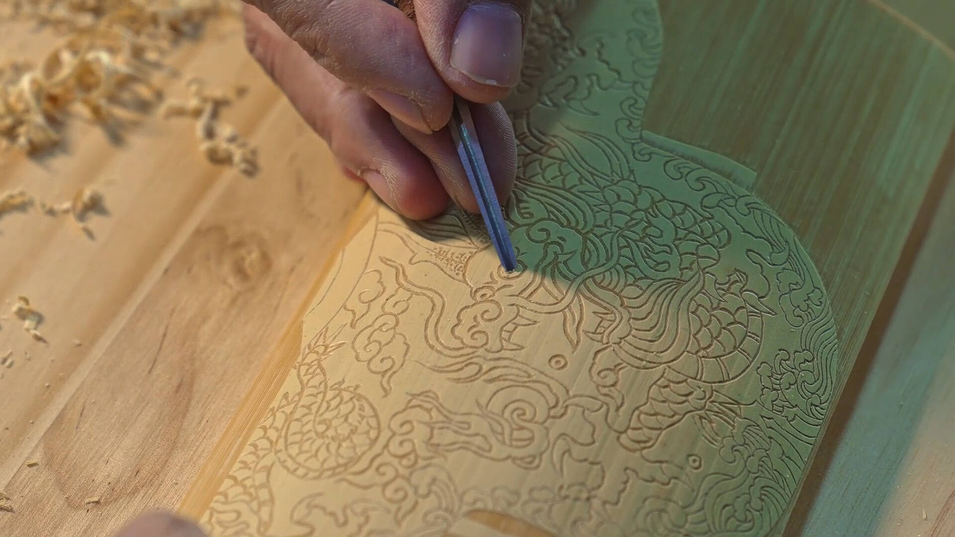 寻龙记丨当孔府旧藏服饰邂逅留青竹刻 感叹非遗之美