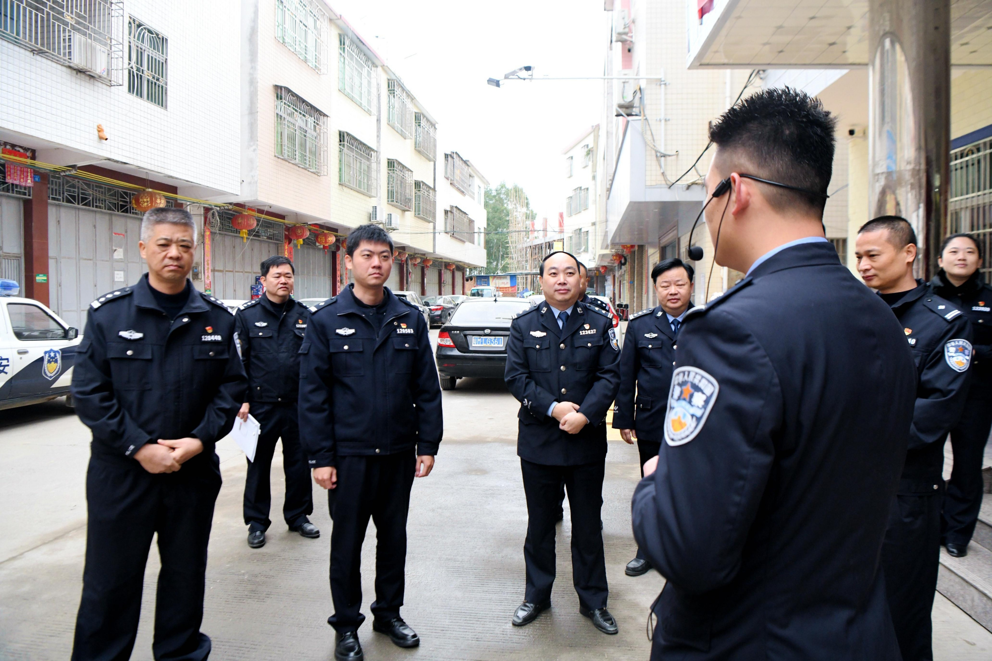 市公安局"红色工程"考核组到梅林派出所考核验收"红色派出所"创建工作