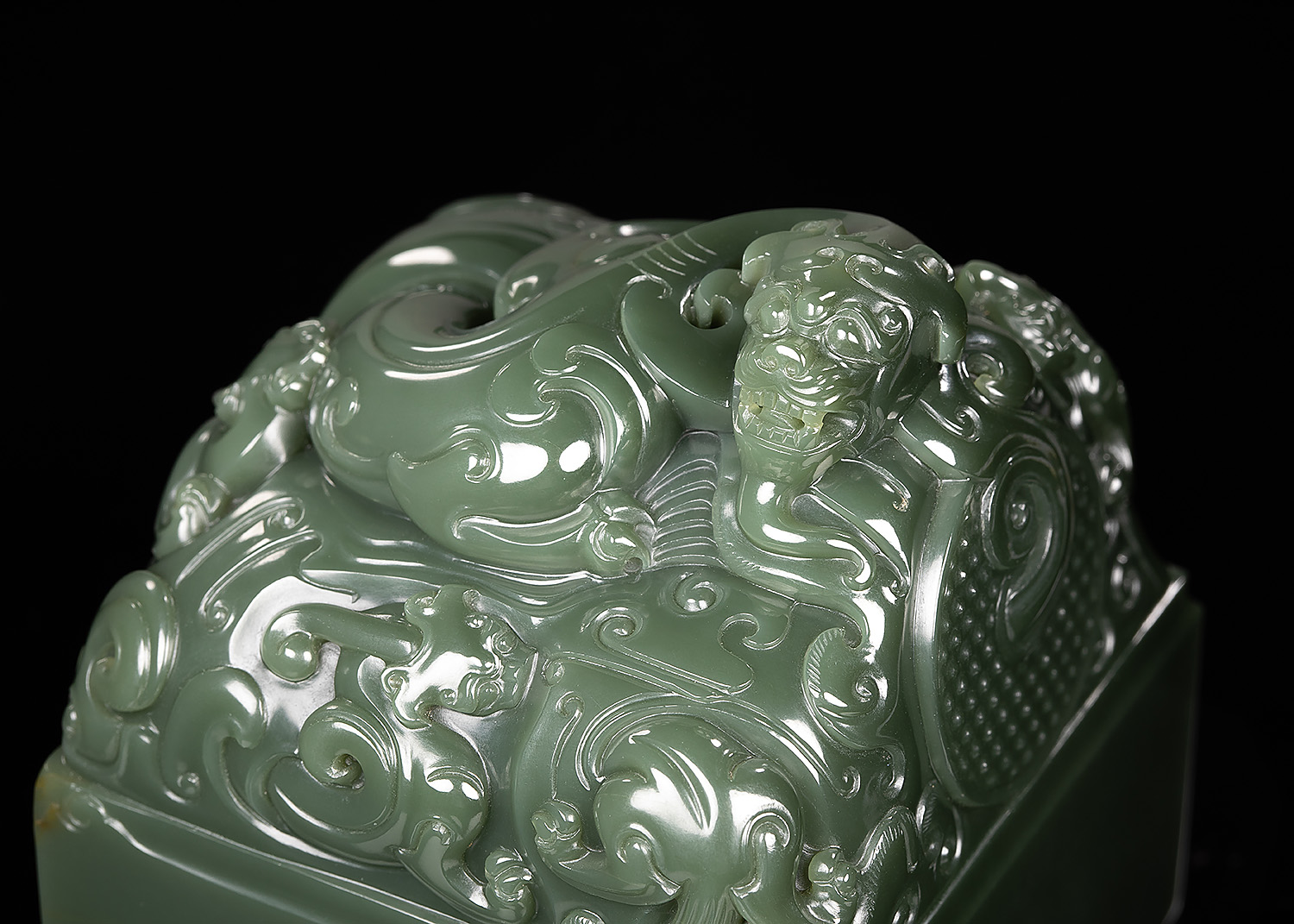 和田青玉籽料 螭龙印章 苏工玉雕大师范同生作品