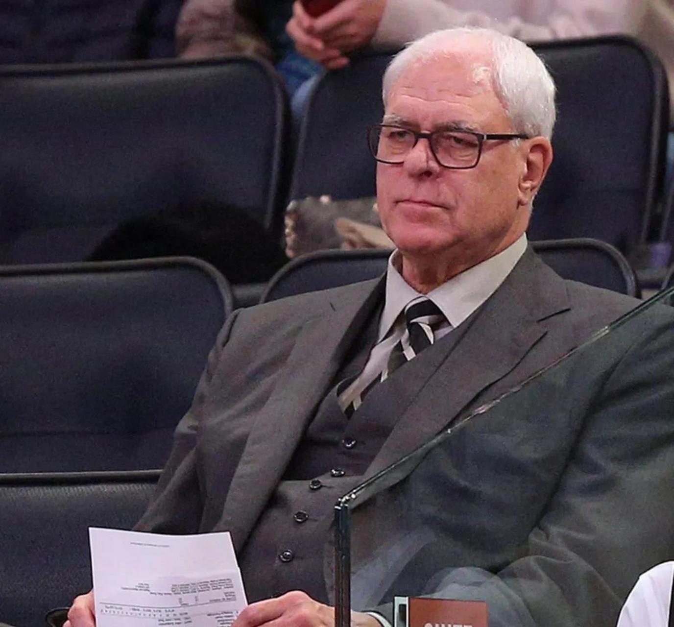 菲尔·杰克逊评价文斯·卡特:  "他有一个非常好的职业生涯,但他就是